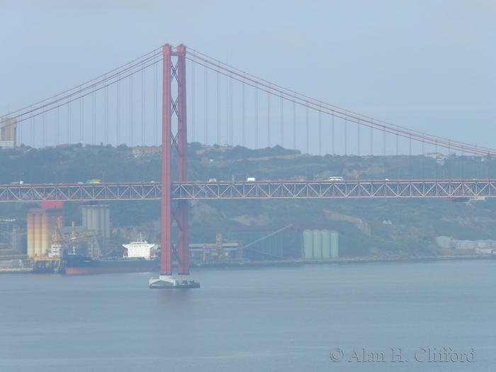 25th of April Bridge